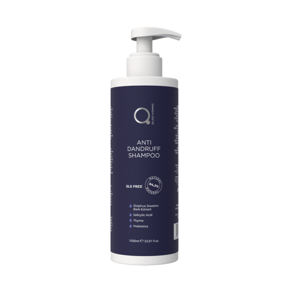 QureHomme Anti Dandruff Shampoo 1000ml for professional use | QureHomme Αντιπιτυριδικό Σαμπουάν 1000ml για επαγγελματική χρήση SLS Free Anti Dandruff Shampoo 1000ml bottle for men | SLS Free Αντιπιτυριδικό Σαμπουάν 1000ml μπουκάλι για άνδρες Using QureHomme Anti Dandruff Shampoo 1000ml for men | Χρήση QureHomme Αντιπιτυριδικού Σαμπουάν 1000ml για άνδρες QureHomme Anti Dandruff Shampoo 1000ml and Lotion combination for scalp treatment | Συνδυασμός QureHomme Αντιπιτυριδικού Σαμπουάν 1000ml και Λοσιόν για θεραπεία τριχωτού Questions about QureHomme Anti Dandruff Shampoo 1000ml and scalp health | Ερωτήσεις για QureHomme Αντιπιτυριδικό Σαμπουάν 1000ml και υγεία τριχωτού General hair product precautions | Γενικές προφυλάξεις προϊόντων μαλλιών