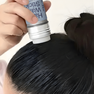 Step 3 - Apply the product directly to the hair that needs to be trimmed -Εφαρμόστε το προϊόν απευθείας στα σημεία των μαλλιών που χρειάζονται φροντίδα