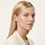 SHE Hydro Lux Pomade, glossy sidepart hairstyle blonde